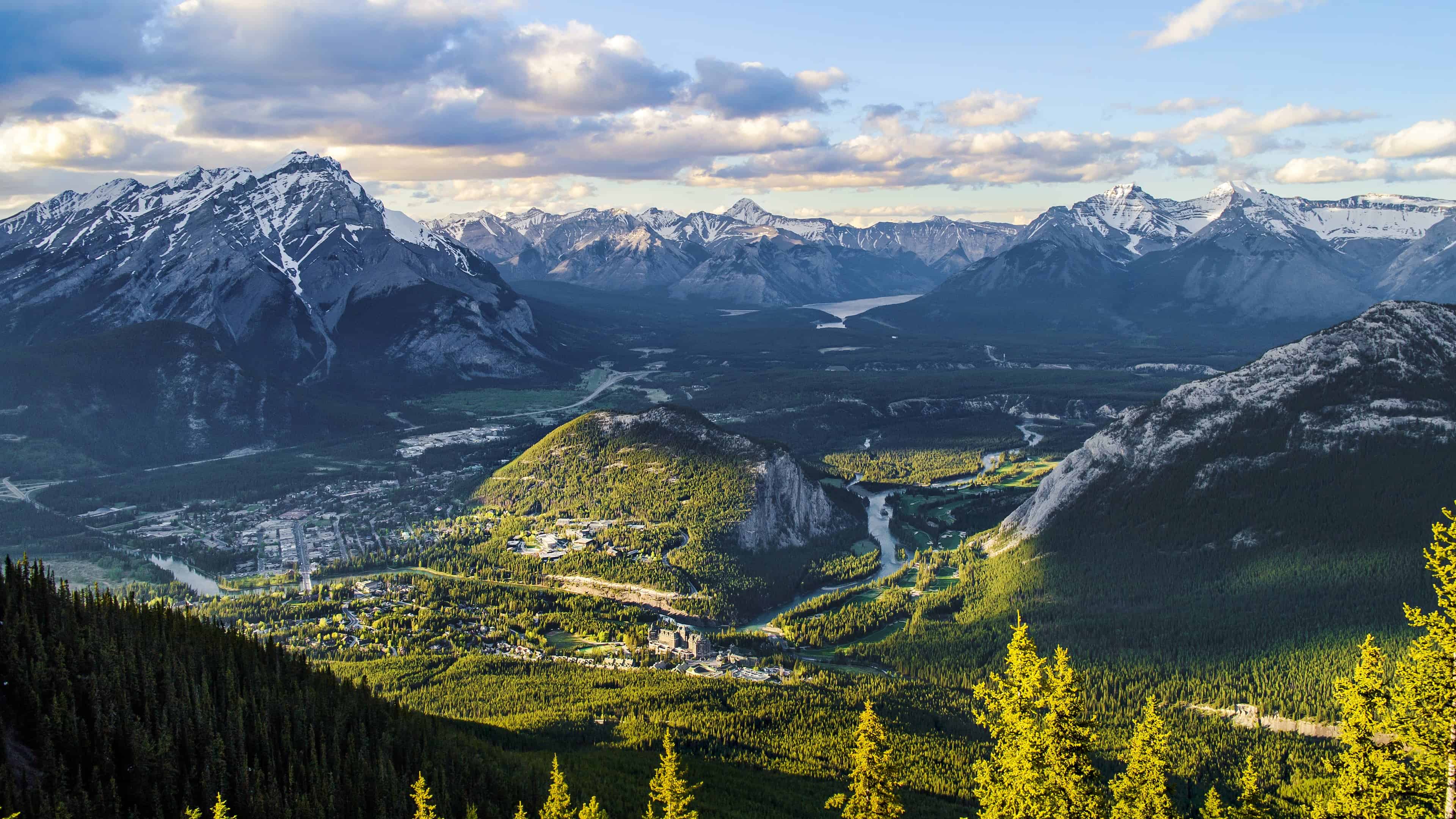 3840x2160 Sulphur Mountain Banff National Park .