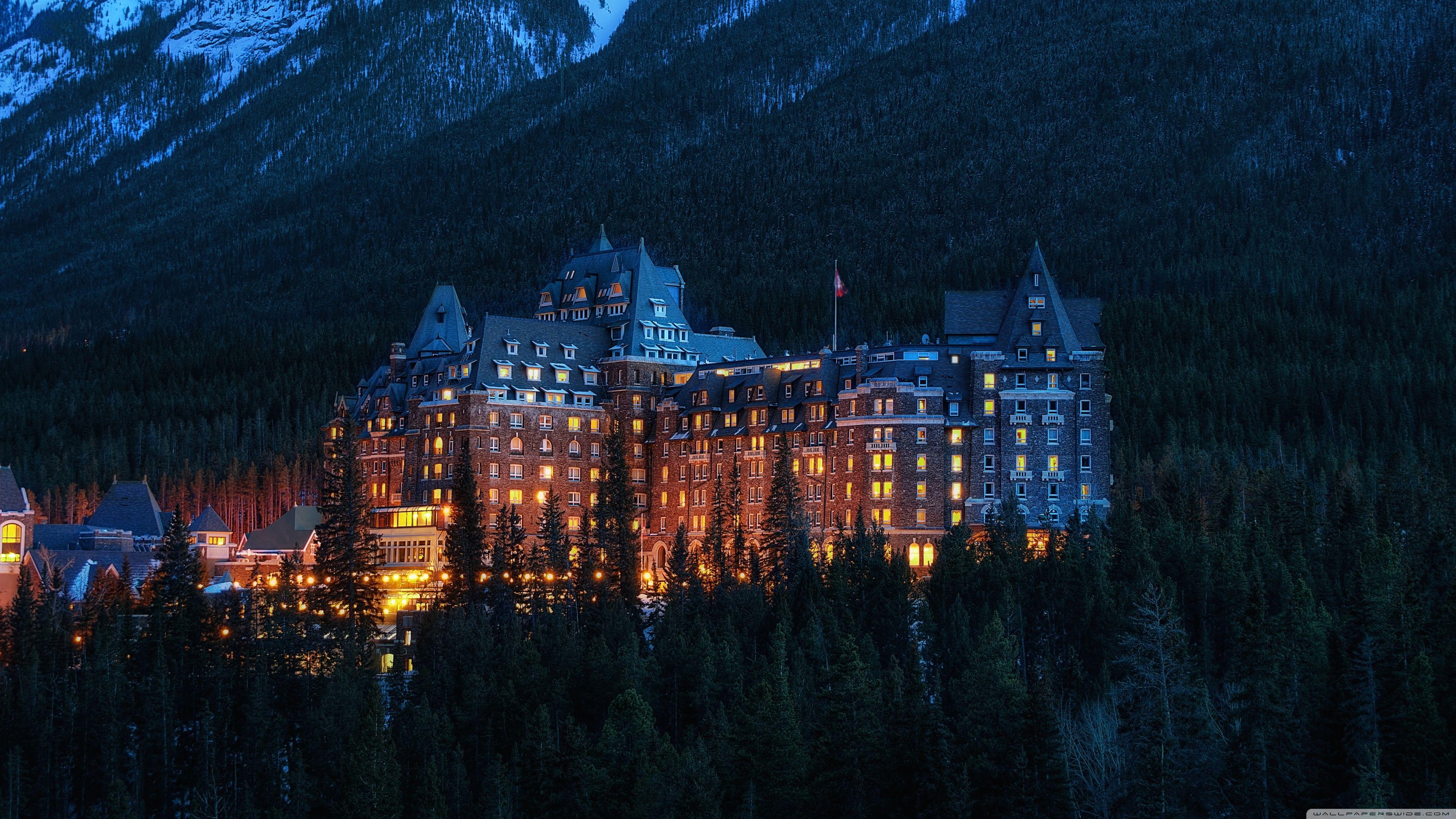 Alberta. Отель Fairmont Banff Springs.