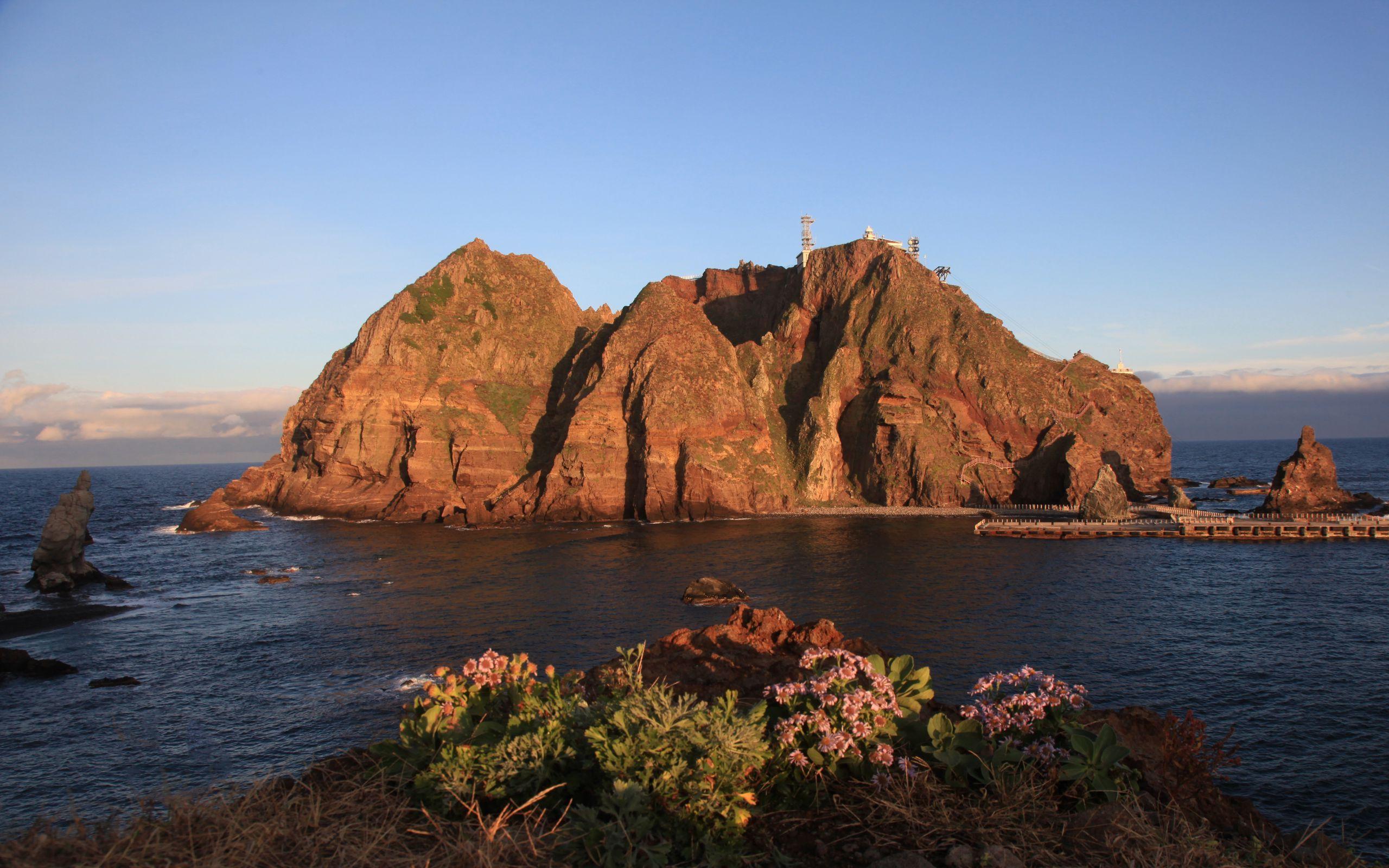 2560x1600 Download wallpaper 2560x1600 island .