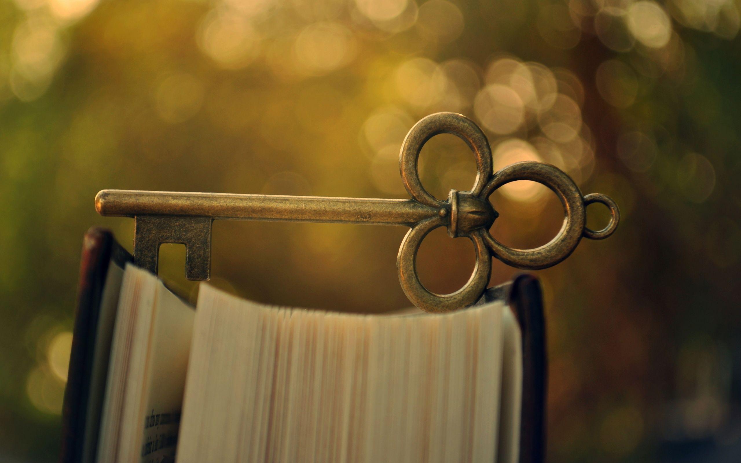 2560x1600 Antique Key Wallpaper .