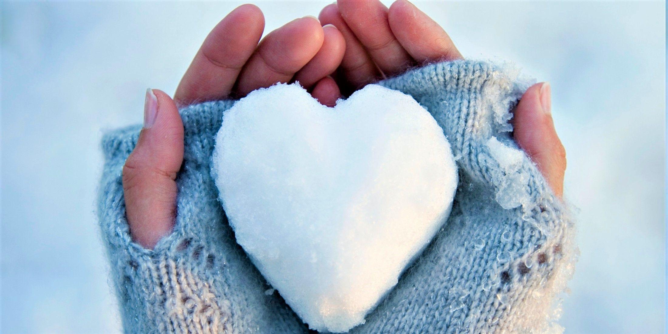 2200x1100 Hand Heart Heart Shaped Snow Winter .