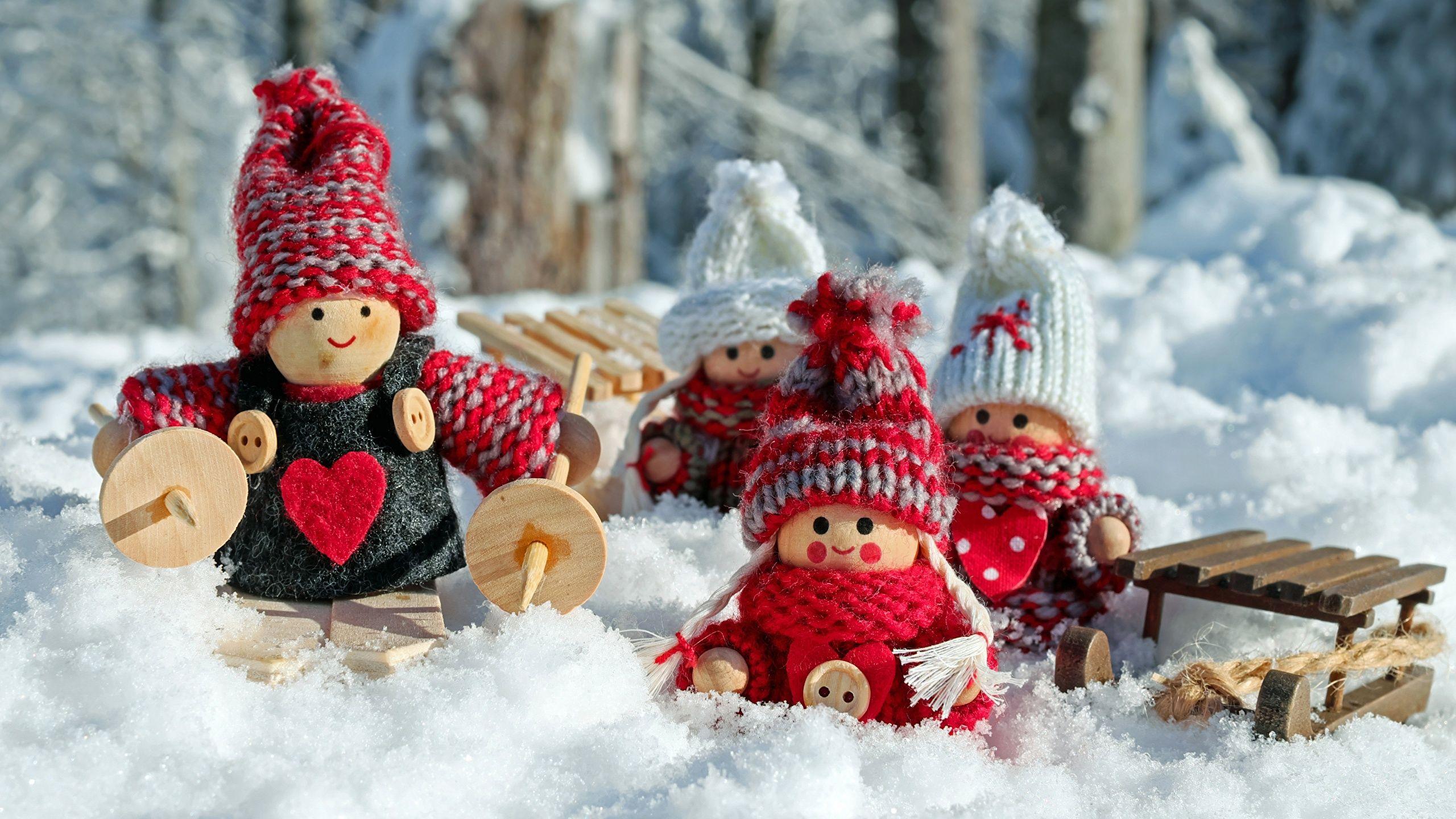 2560x1440 Wallpaper Winter Doll