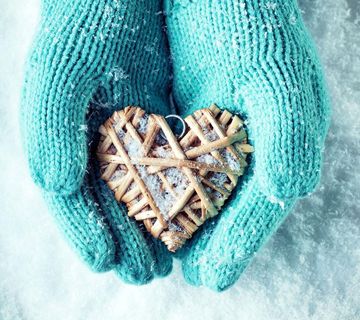 1150x1024 Desktop Wallpaper Heart Glove Winter .