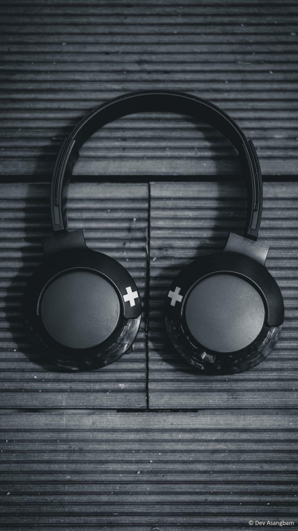 950x1689 Headphone Wireless Music Black & White .