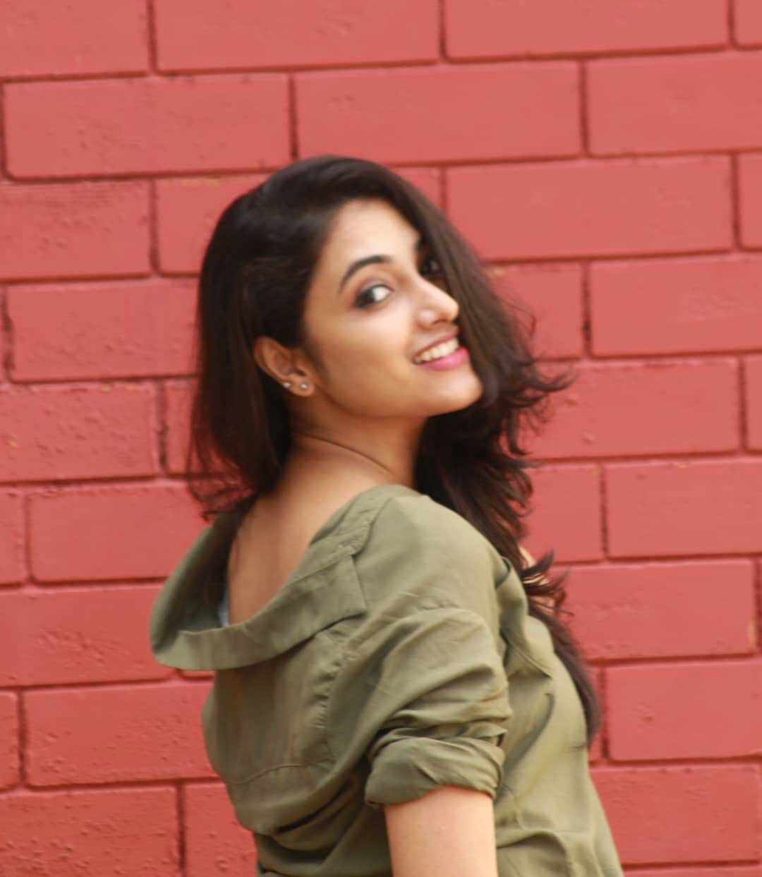 1080x1243 Priyanka Arul Mohan Wallpaper posted .
