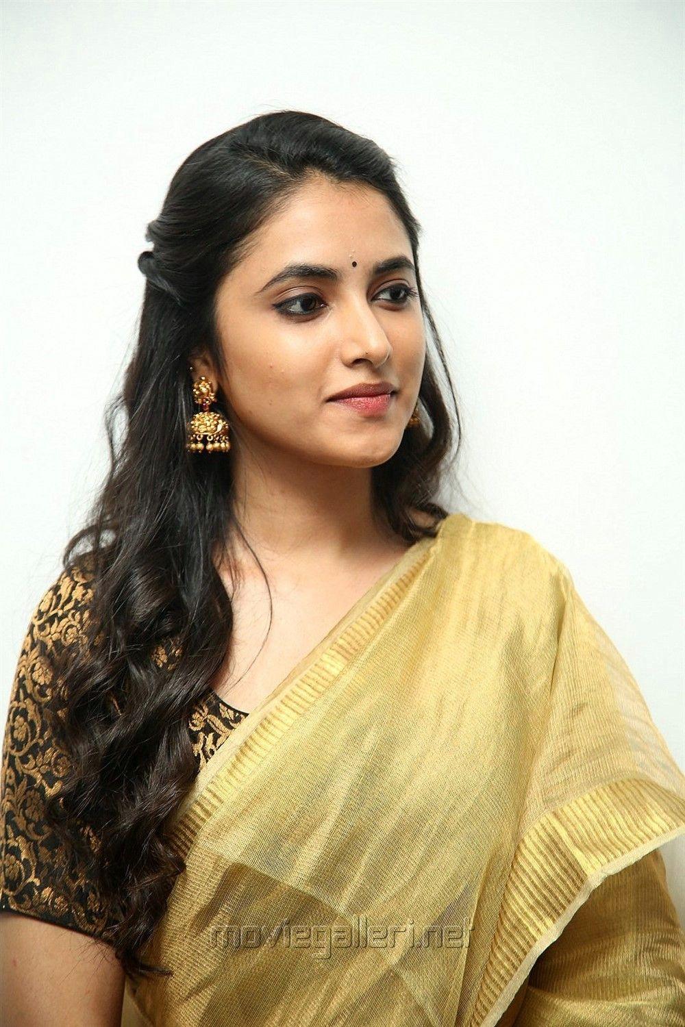 1000x1500 Actress Priyanka Arul Mohan HD Image .