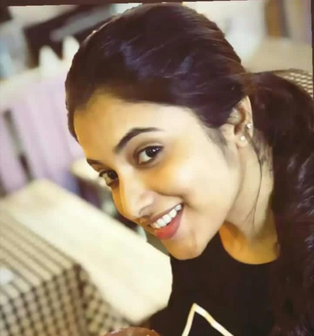 1080x1158 Priyanka Arul Mohan Wallpaper