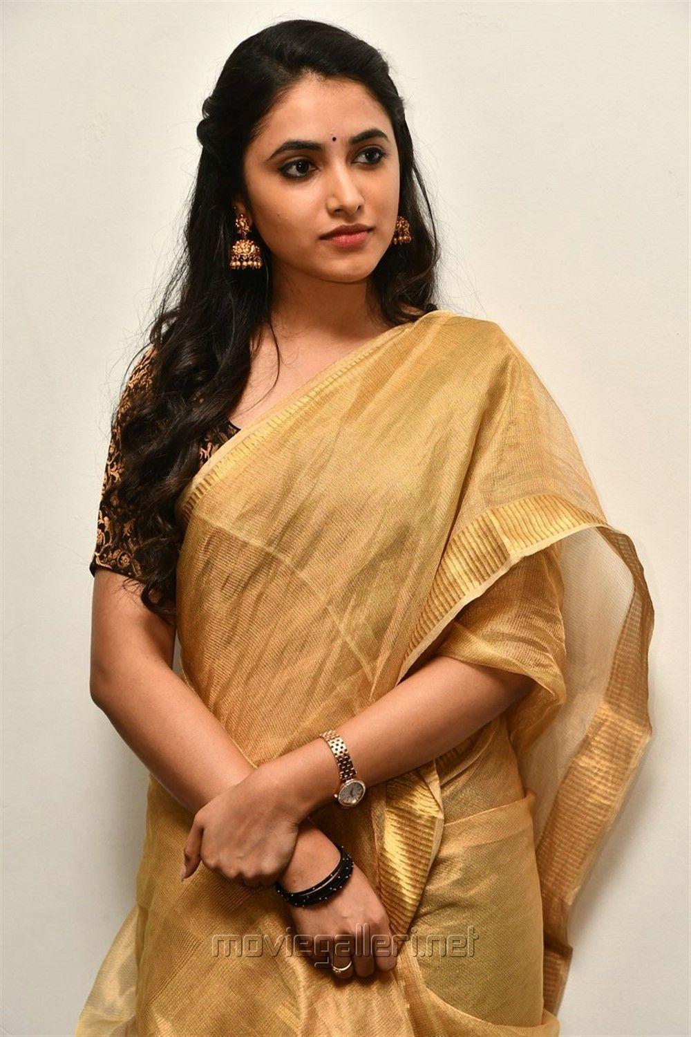 1000x1500 Actress Priyanka Arul Mohan HD Image .