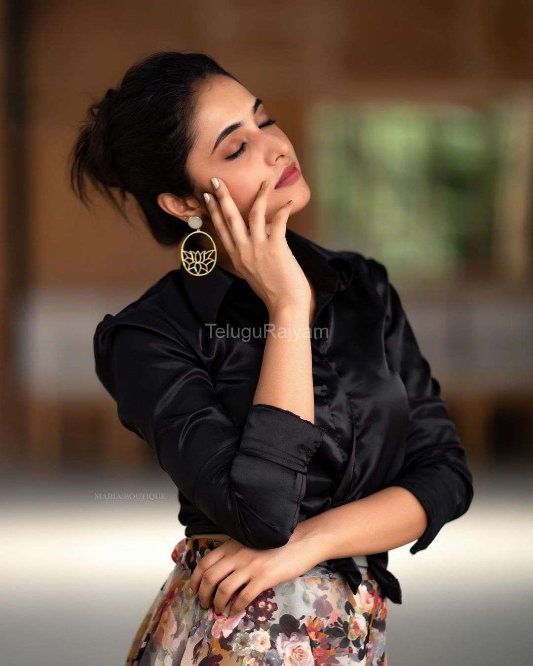 1080x1350 Priyanka Arul Mohan Photo. TeluguRajyamgallery.