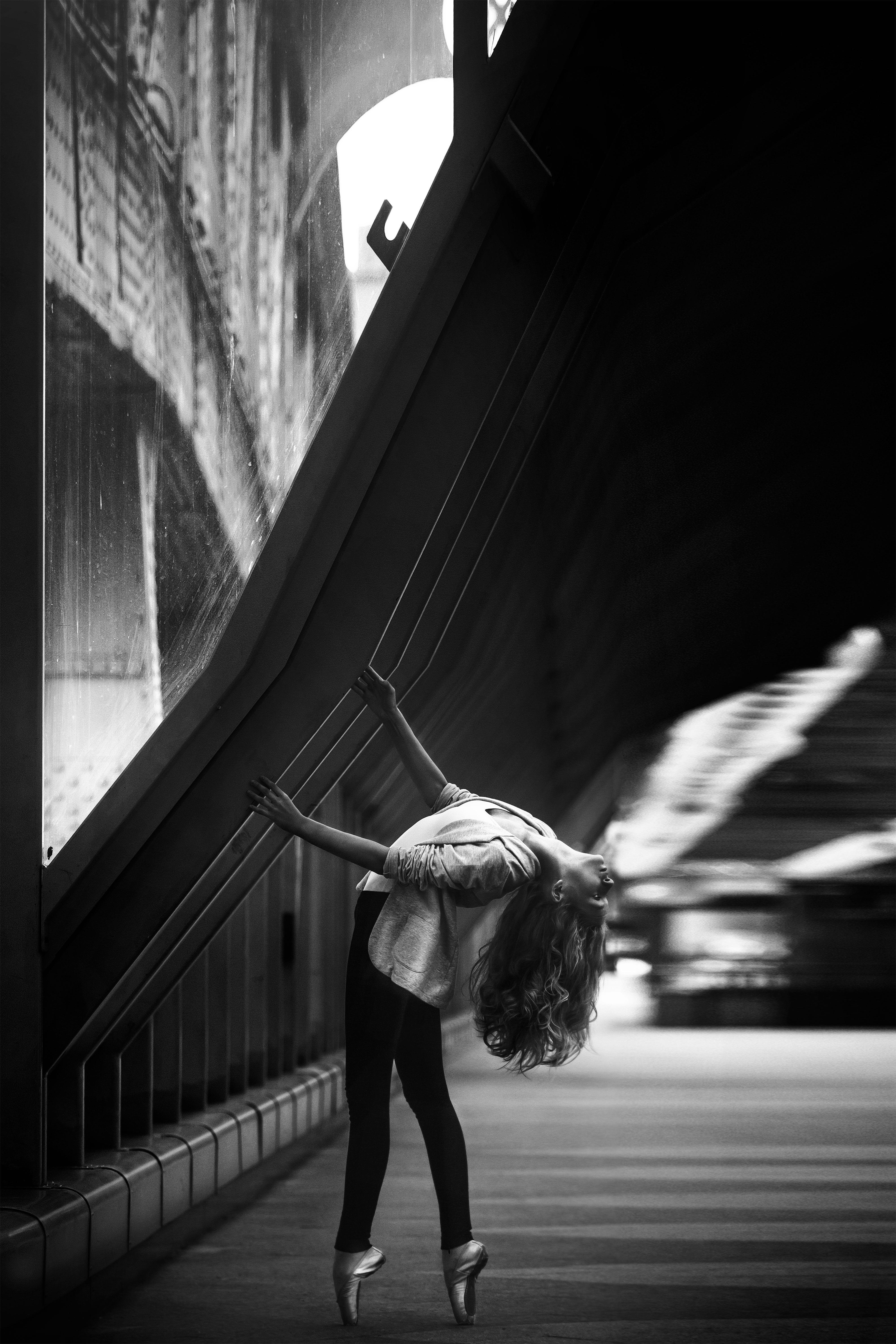 4000x6000 Woman Doing Ballet Dance on Side Walk .