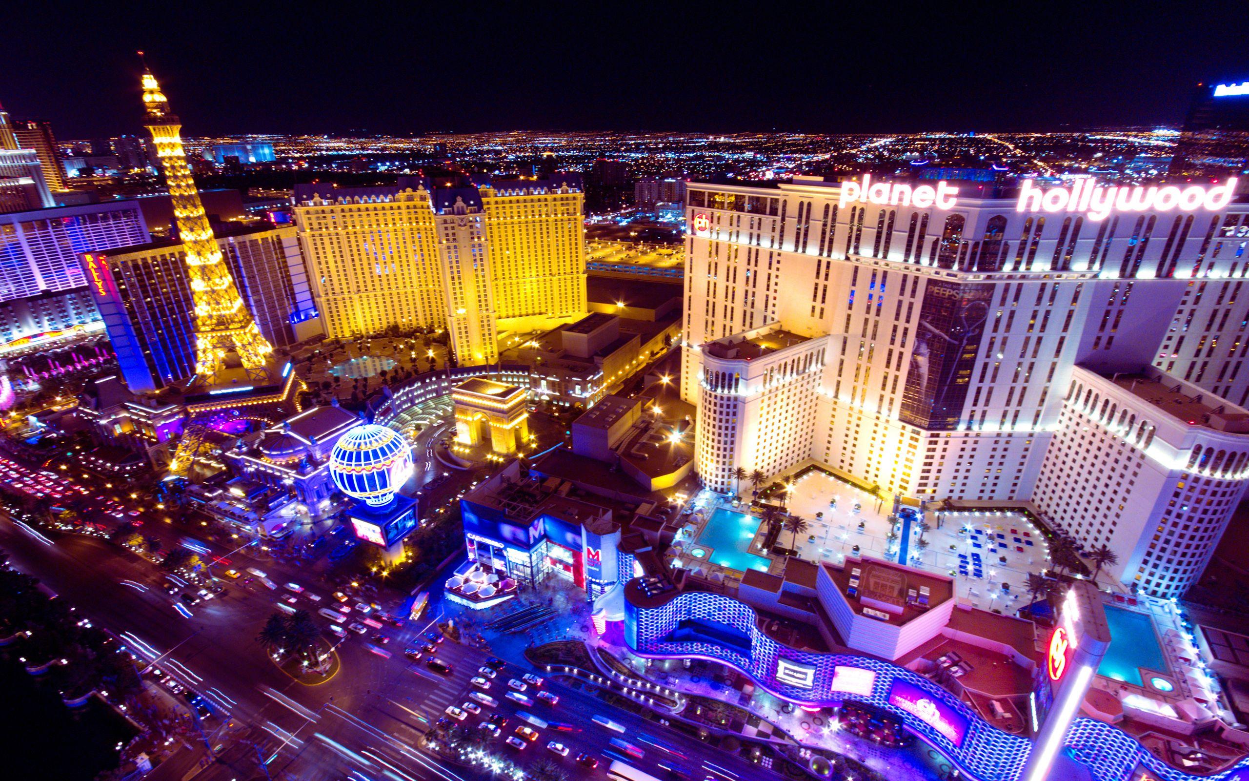 2560x1600 Paris And Planet Hollywood Hotels & Casino In Las Vegas Nevada Desktop Wallpaper HD For Mobile Phones And Health 2560x1600 :