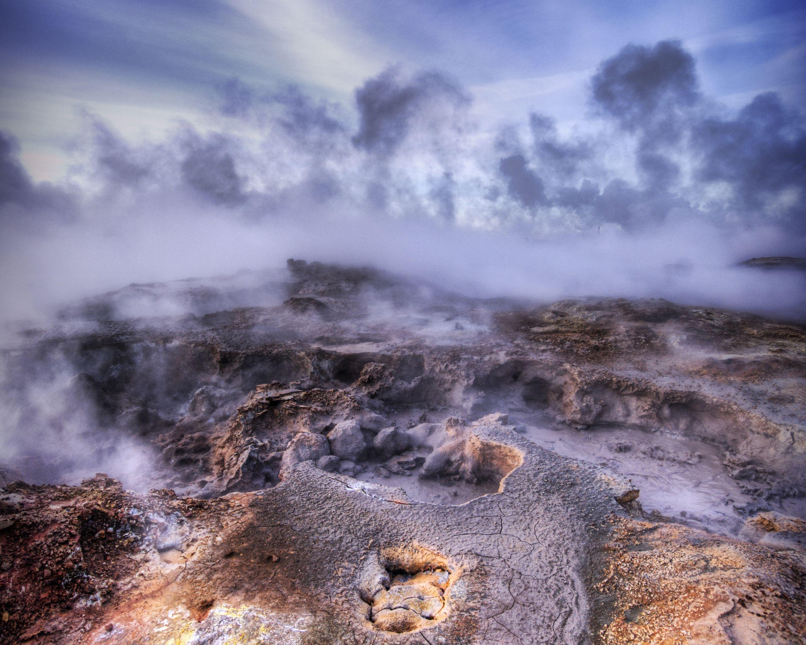 2560x2048 Earth The Bubbling Sulfur Pools .