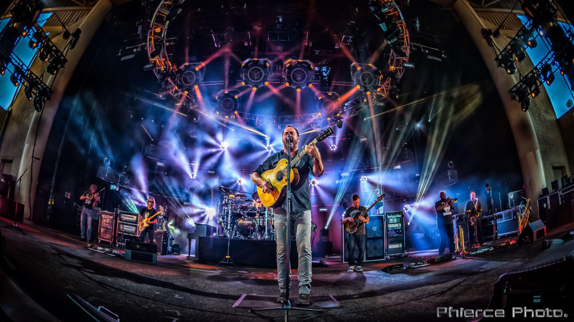 2000x1123 Dave Matthews Band: Musically