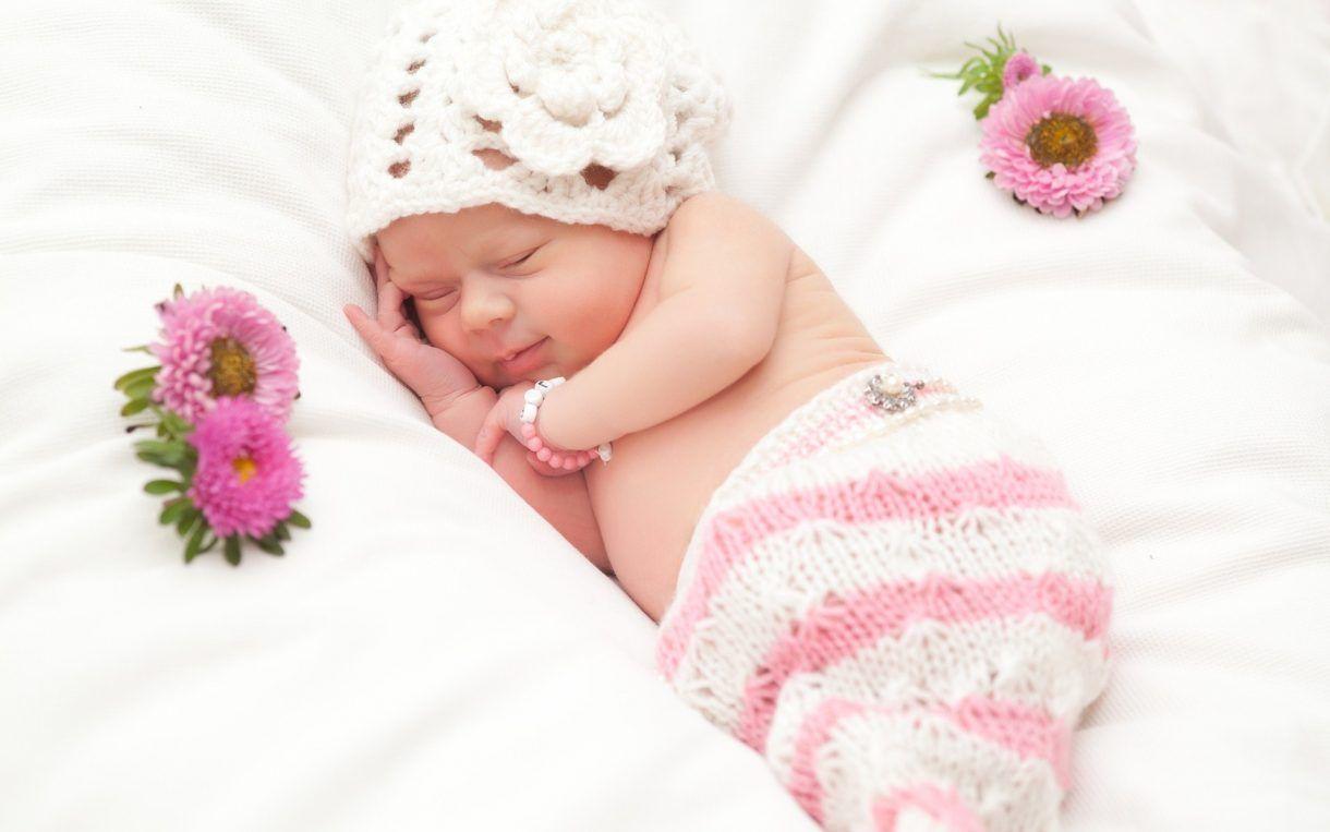 1220x763 sleeping baby HD wallpaper
