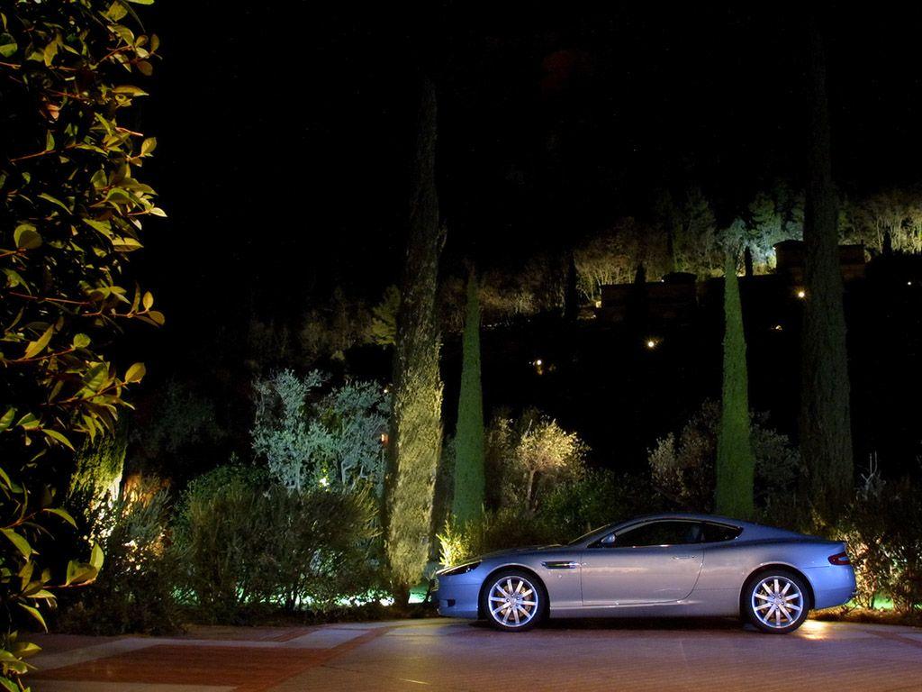 1024x768 Aston Martin DB9 .