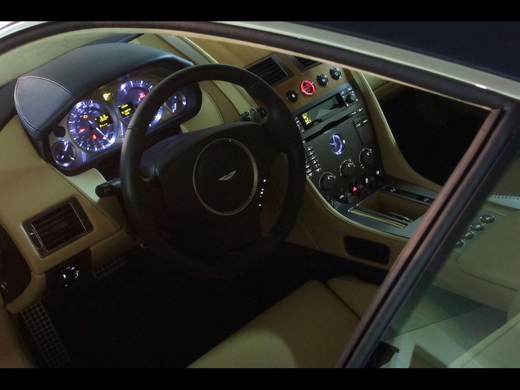 1024x768 Aston Martin DB9 .