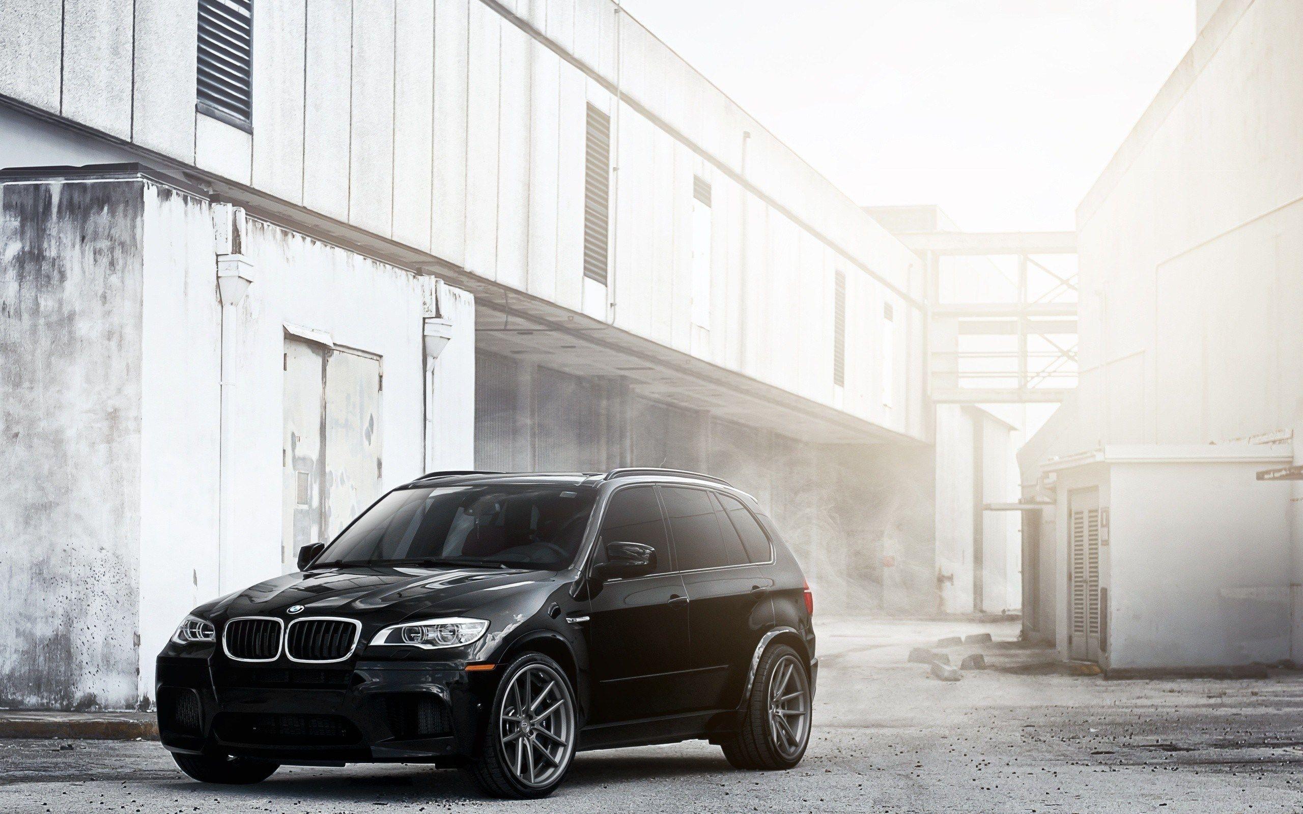 2560x1600 Black BMW X5M Photo -