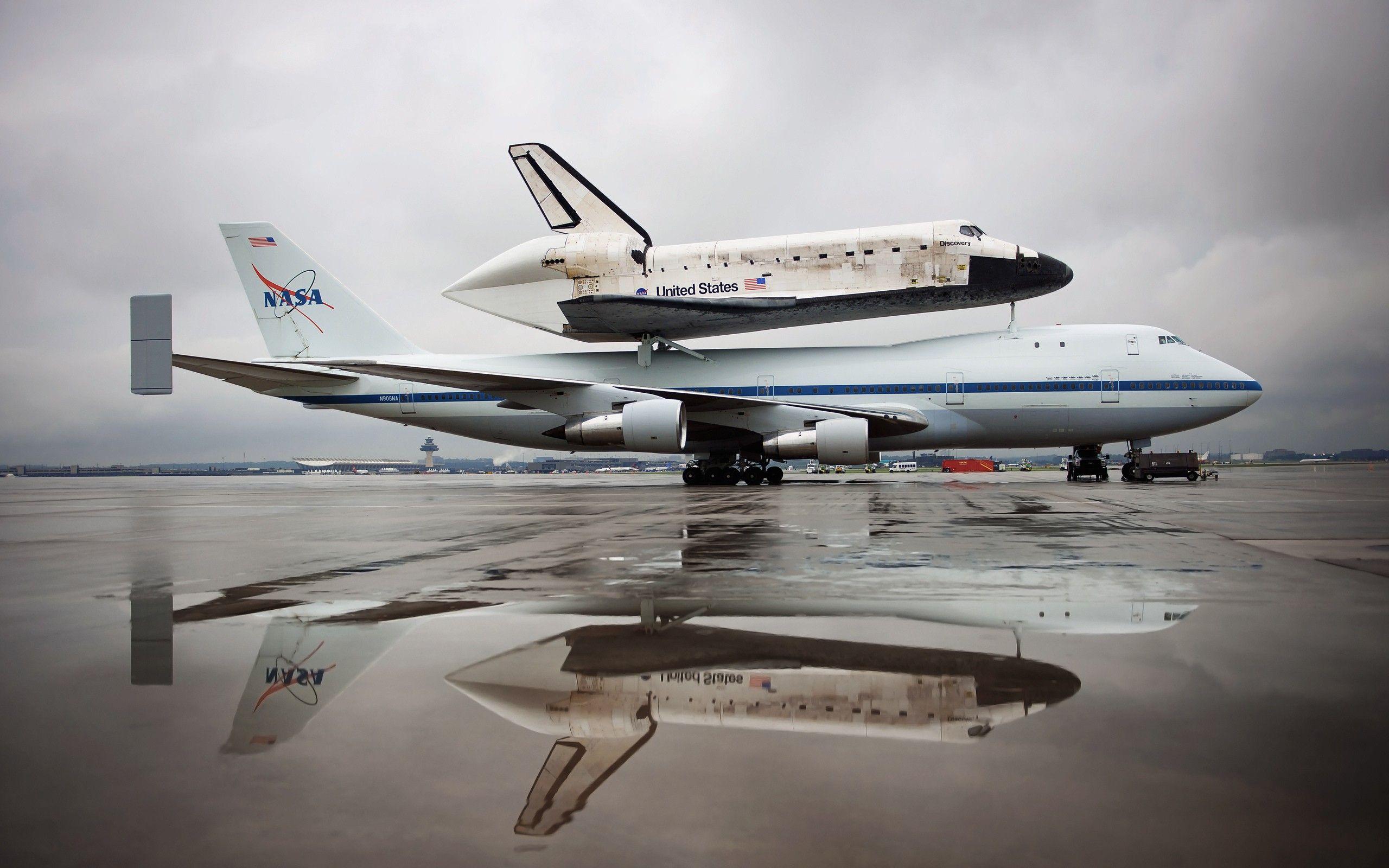 2560x1600 NASA Aircraft Technician / Good .good