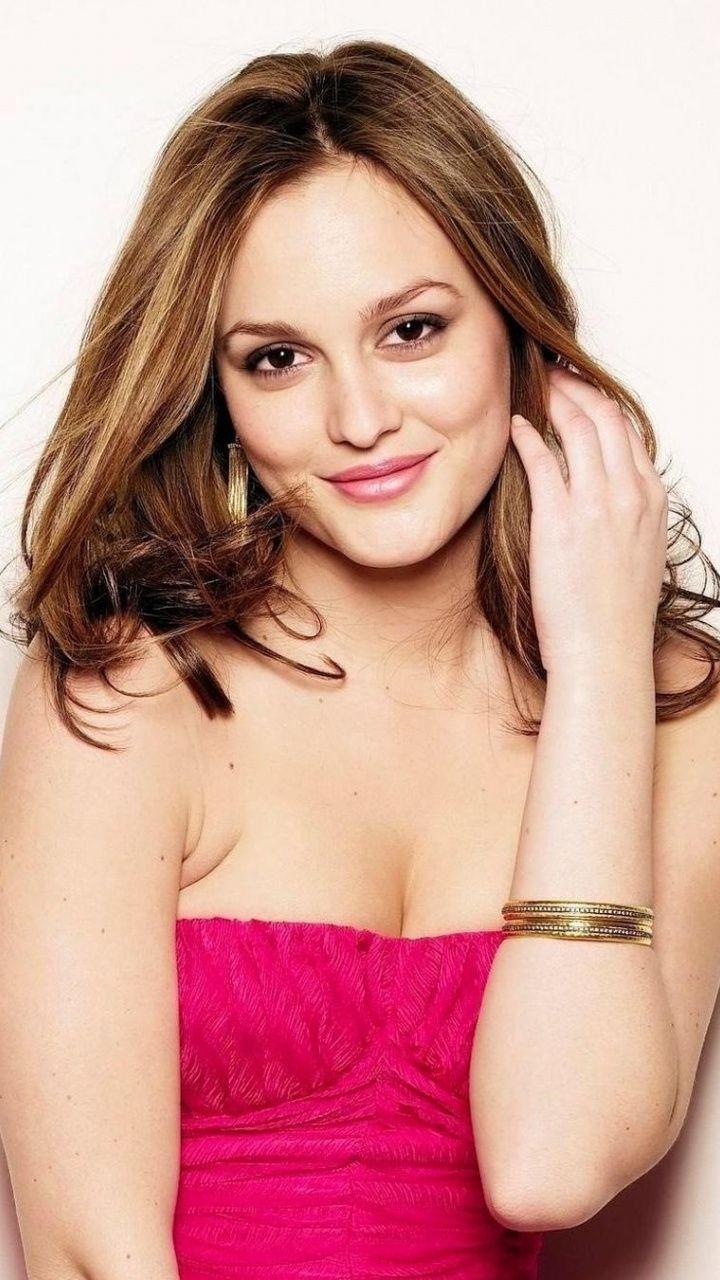 720x1280 Hot and beautiful, smile, Leighton .com
