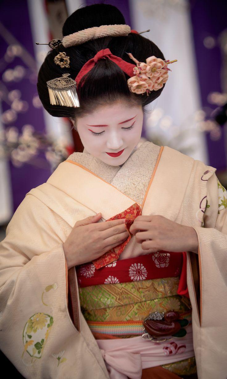 736x1226 best Hana Kanzashi February image. Geishas
