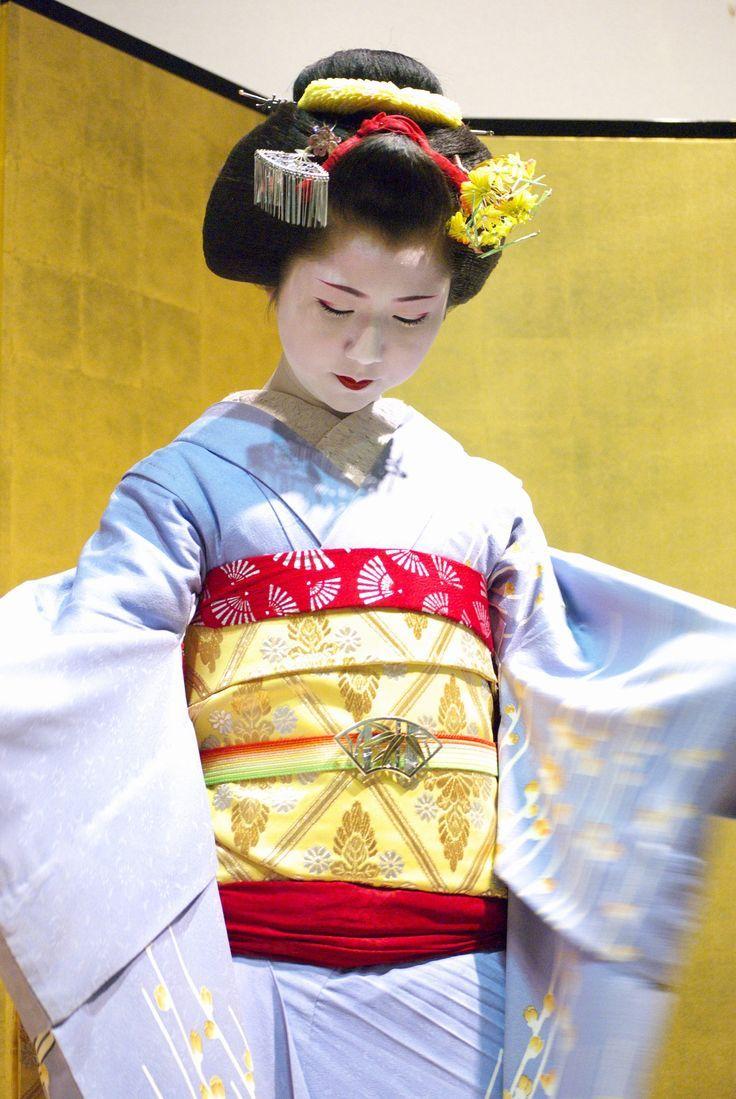 736x1099 best Japanese Maiko image. Kimono, Kimonos and Geishas