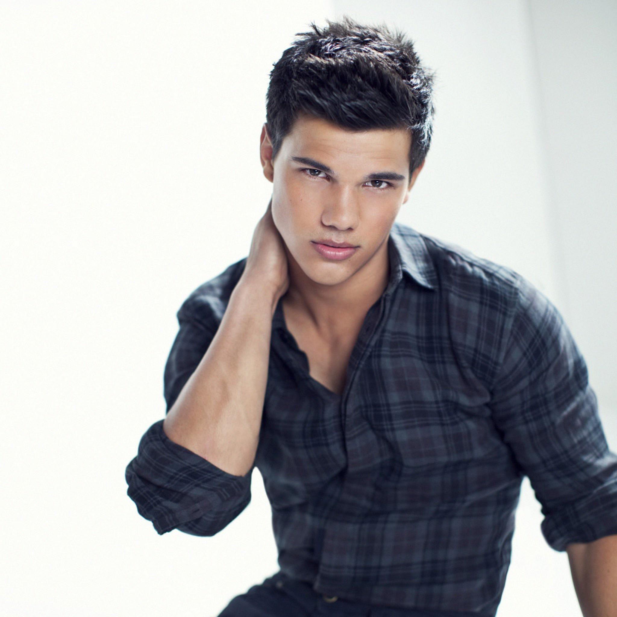 2048x2048 Taylor Lautner iPhone .