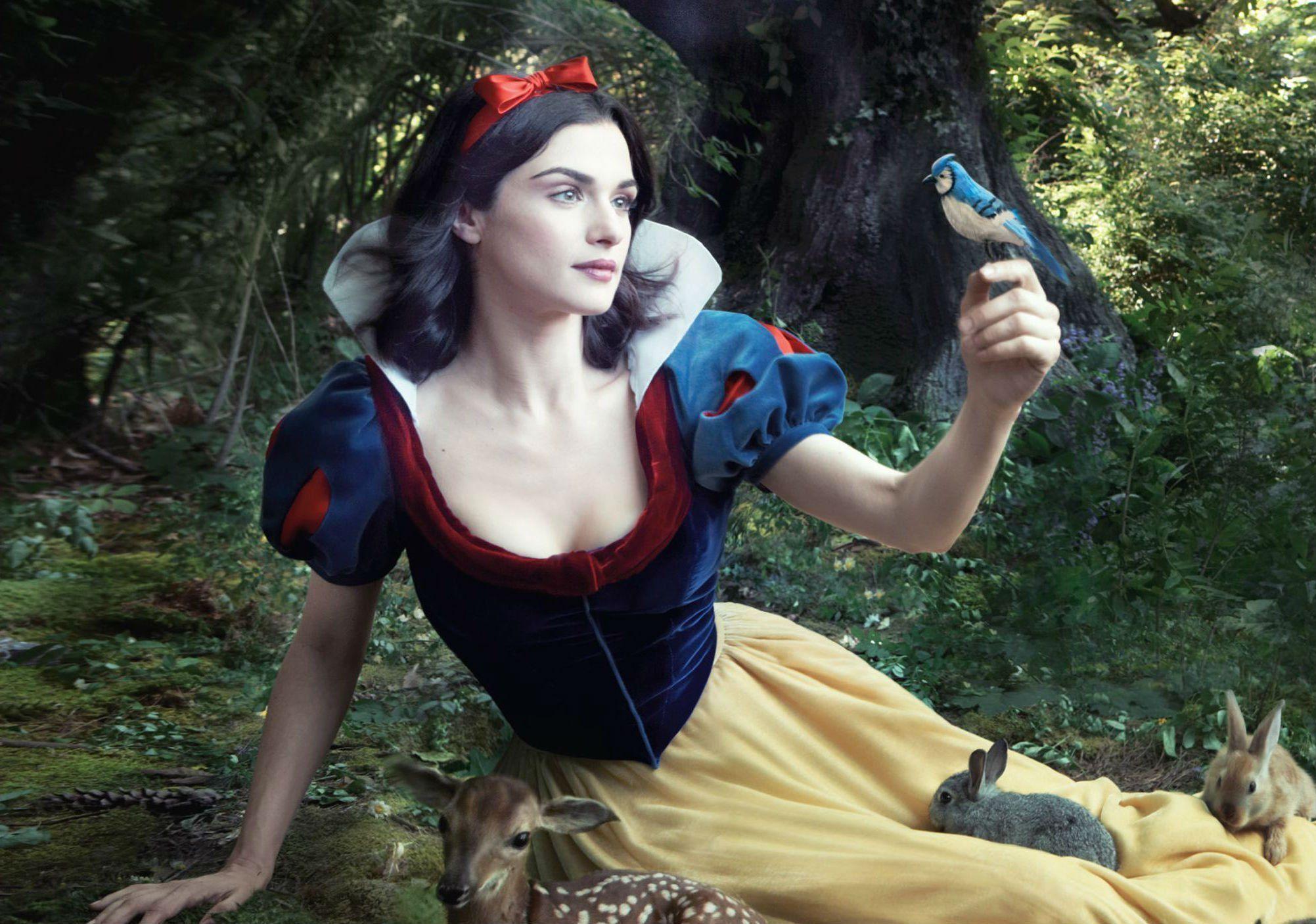 2003x1406 Annie Leibovitz Snow White .