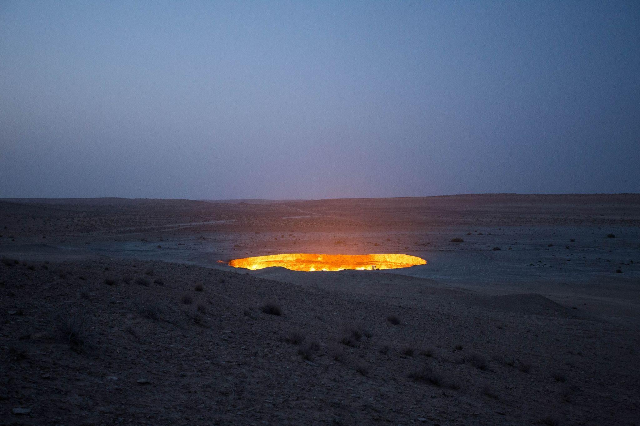2048x1365 Wallpaper Turkmenistan, Darwaz crater, fire, desert, twilight, gas