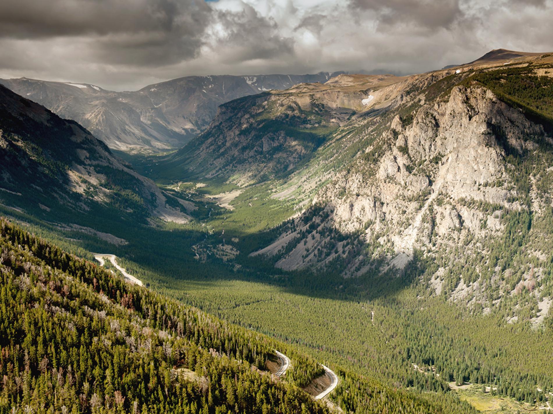 1900x1424 Scenic Drives and Flights - National .