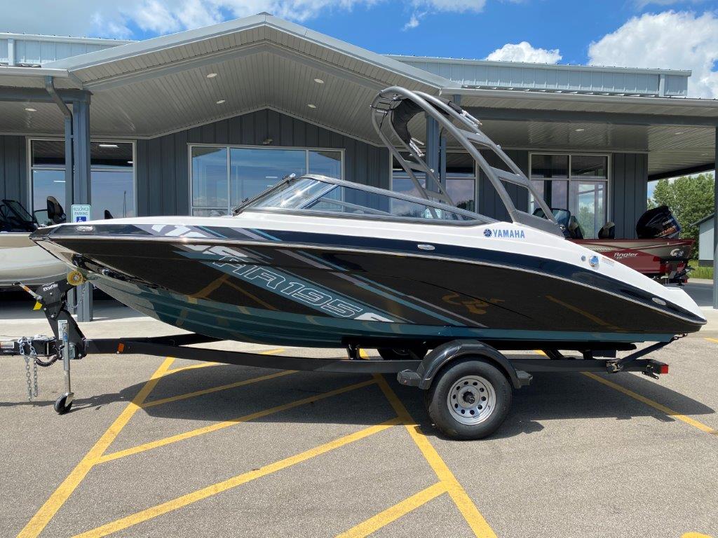 1024x768 New 2021 Yamaha Boats AR195 Black .boattrader.com · In stock