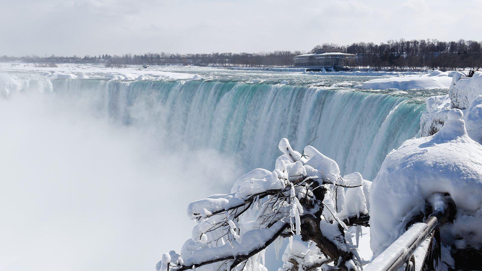 1600x900 Win at Winter in Niagara Falls