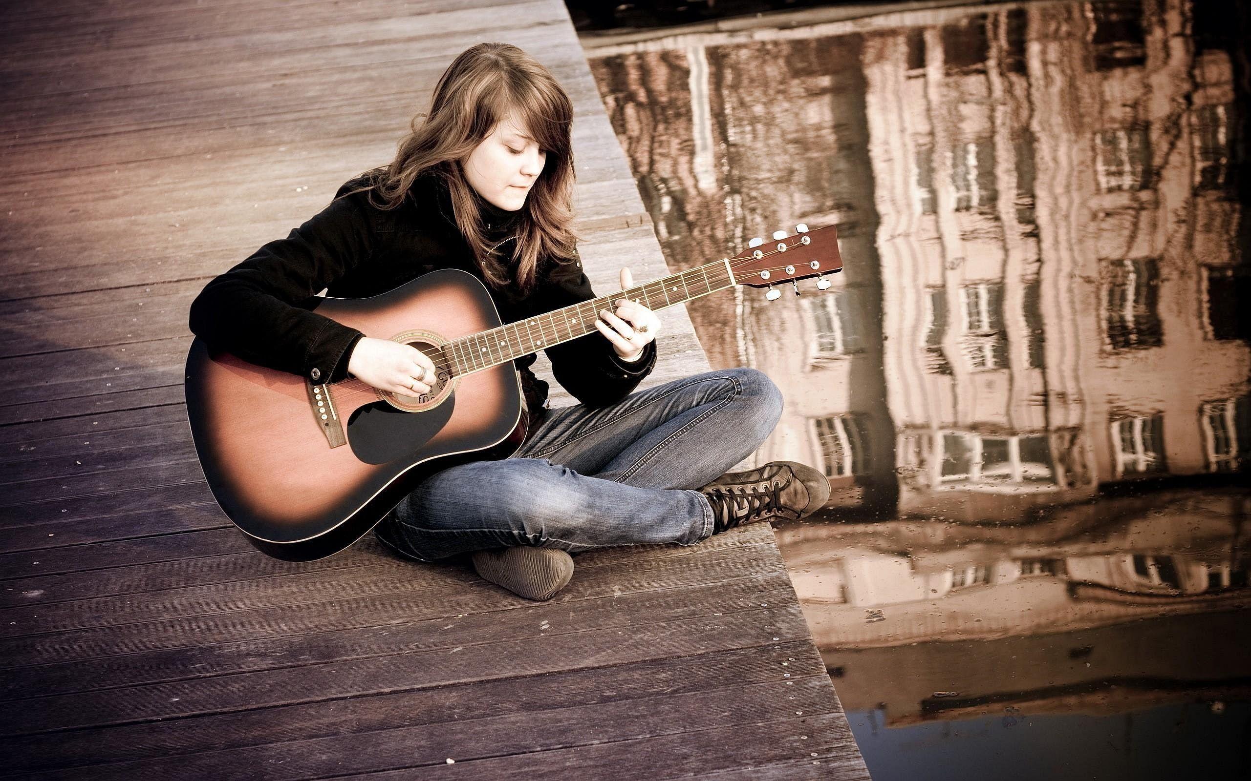 2560x1600 Girl Playing Guitar -