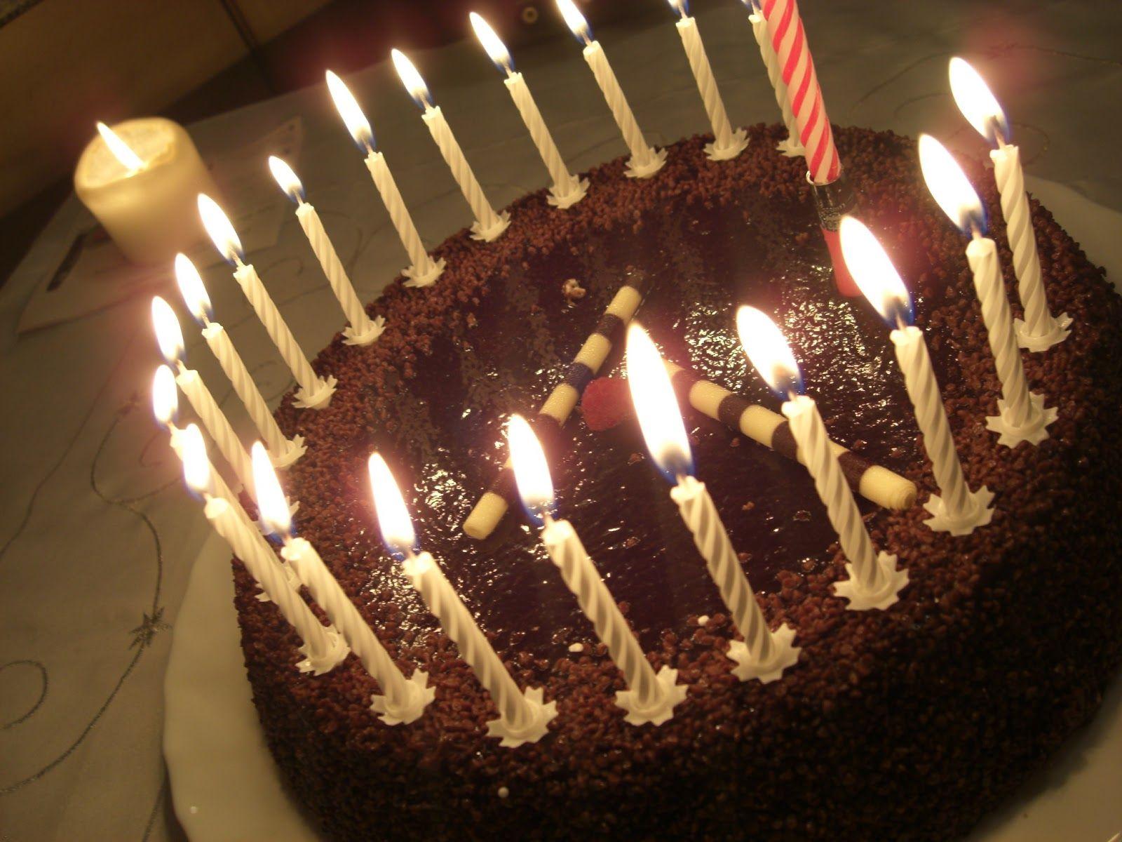 1600x1200 Birthday cake with candles .com