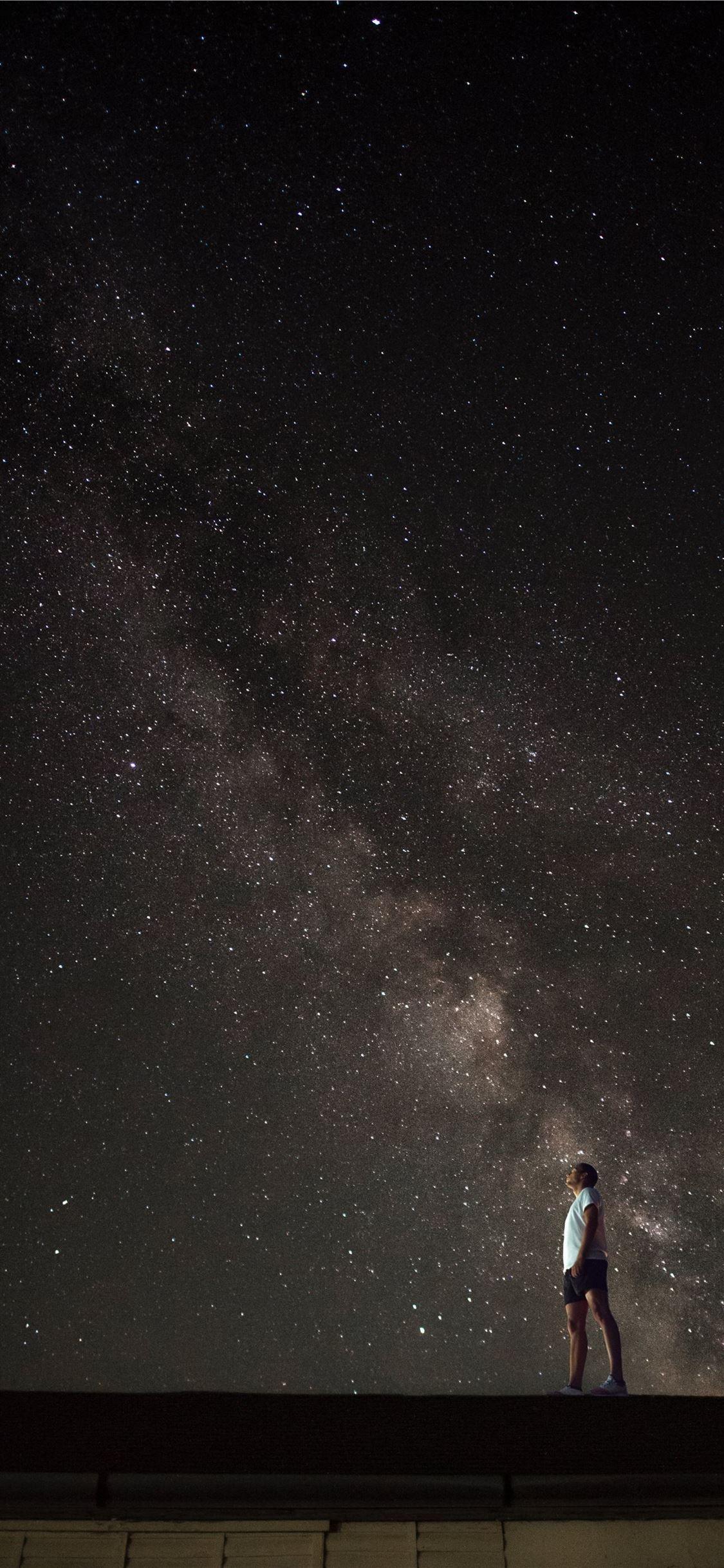 1125x2436 Milky Way galaxy at night sky iPhone 11 .