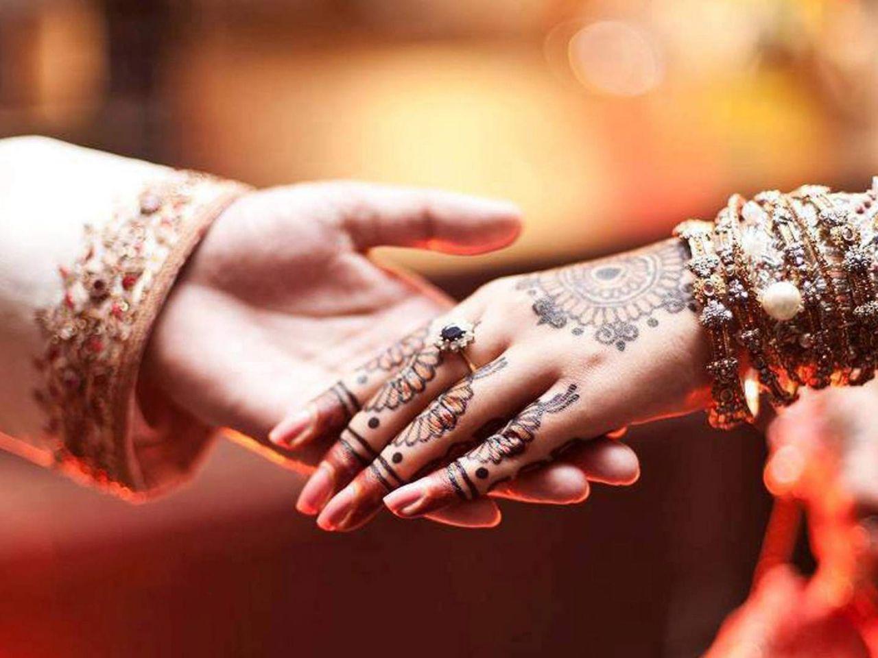 1280x960 Desktop Wallpaper Couple Holding Hands .