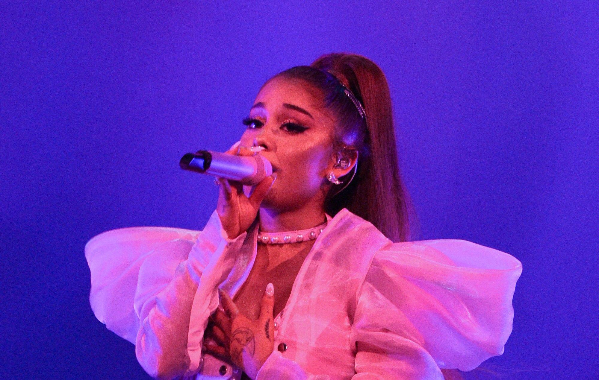 2000x1270 Ariana Grande is giving away $1million worth of therapy to fans