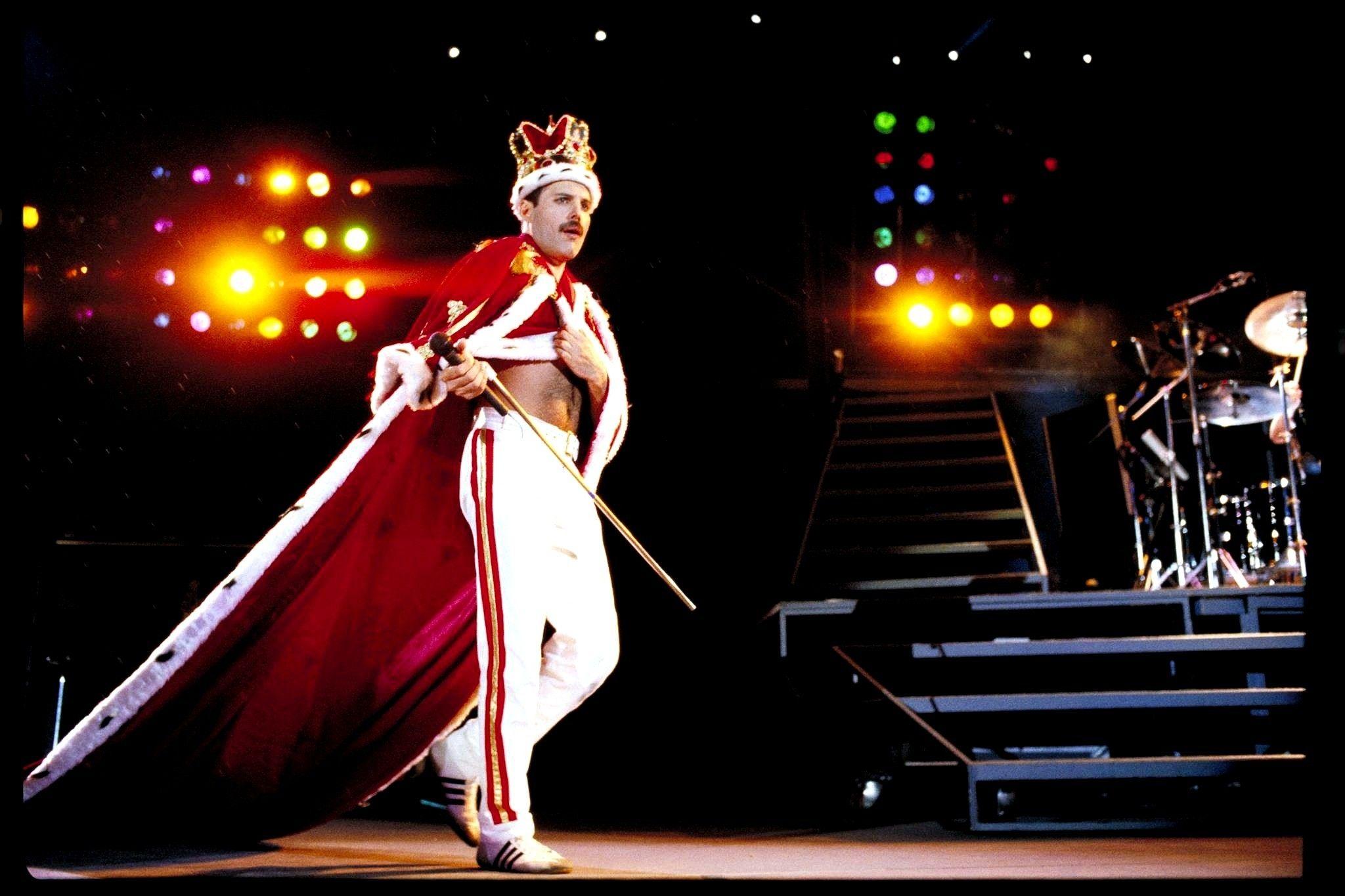 2048x1365 Freddie Mercury Queen Dress .itl.cat