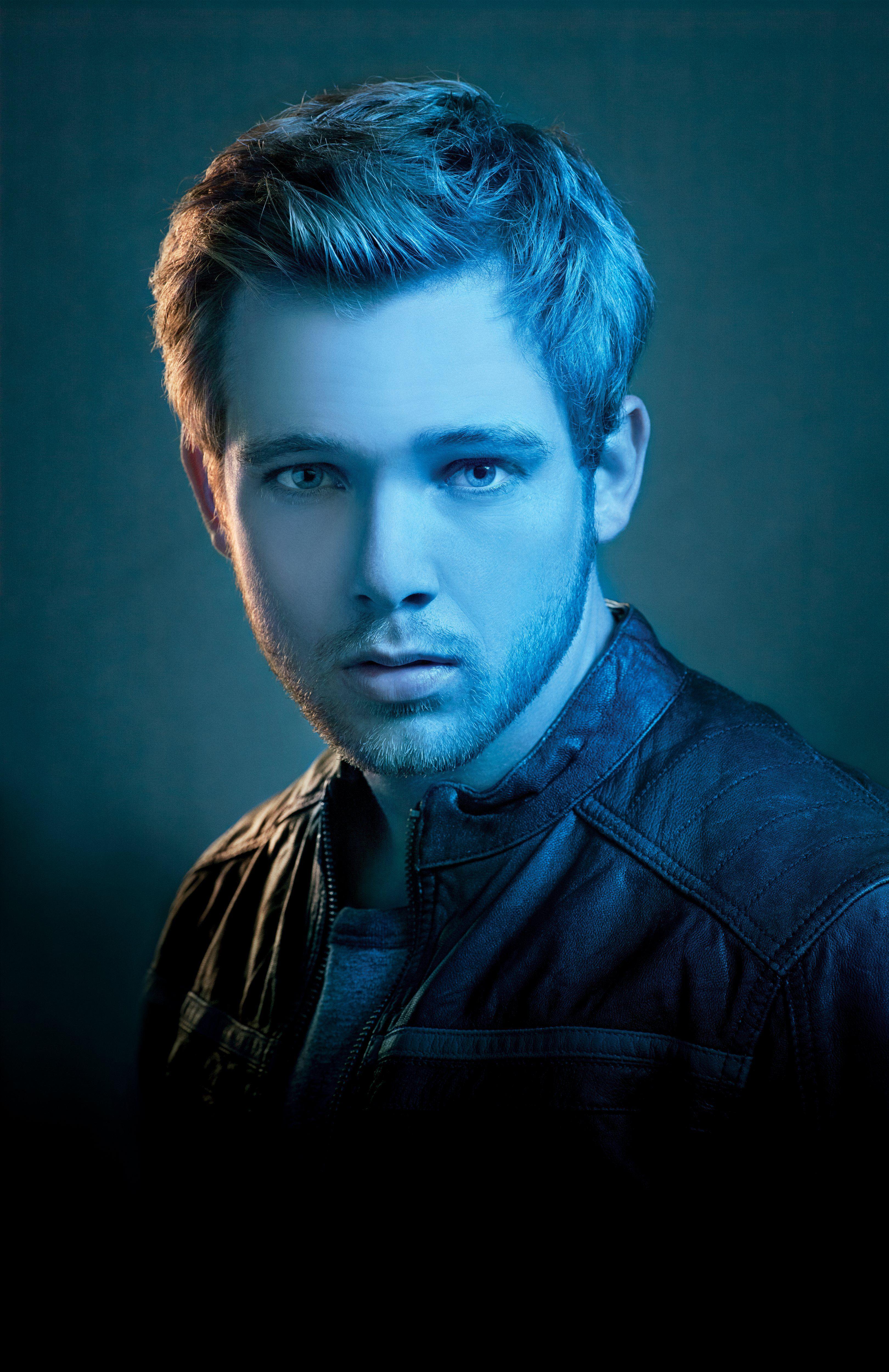 3240x5000 Bates motel, Dylan bates motel .com