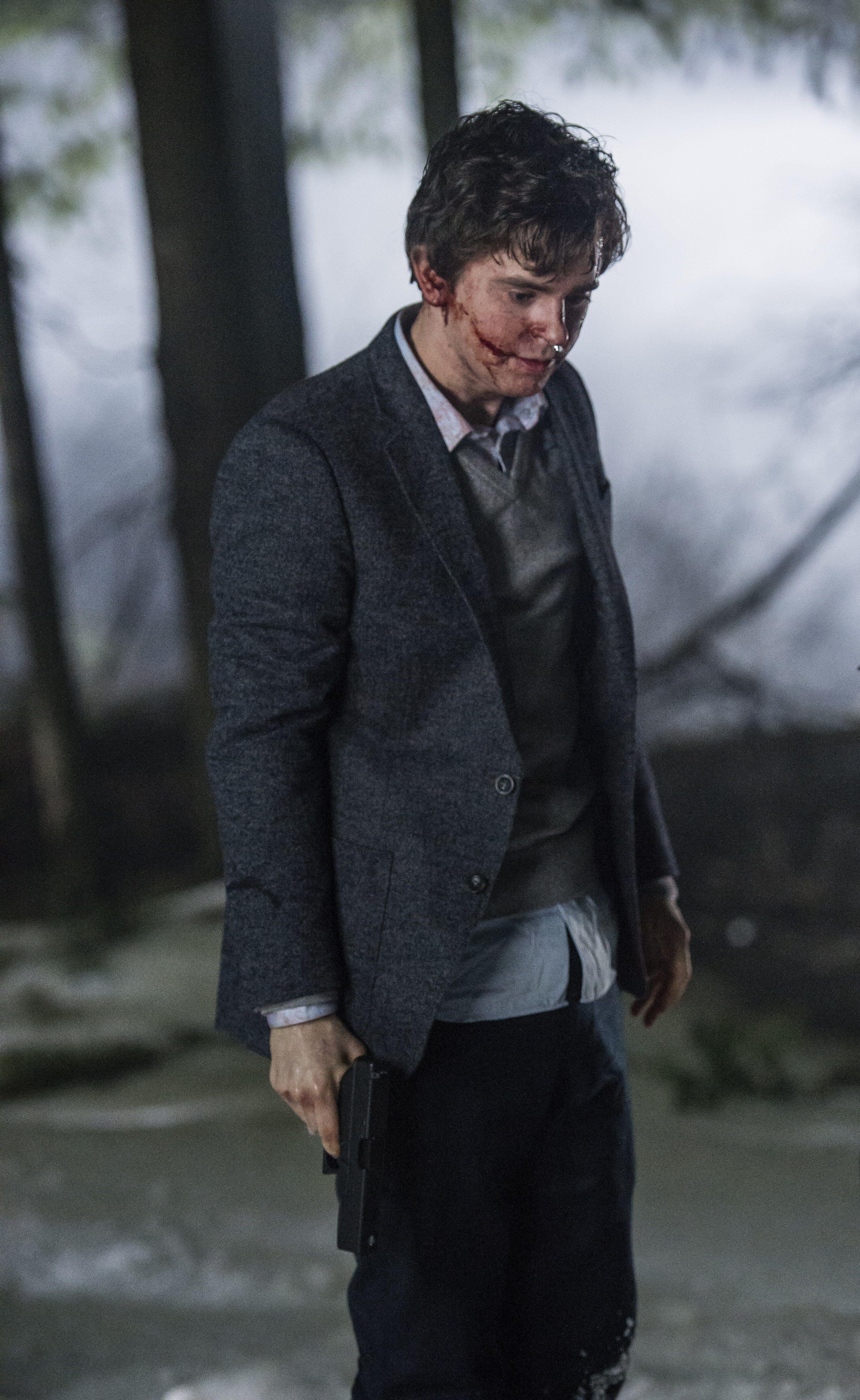 3028x4928 Norman Bates Freddie Highmore .
