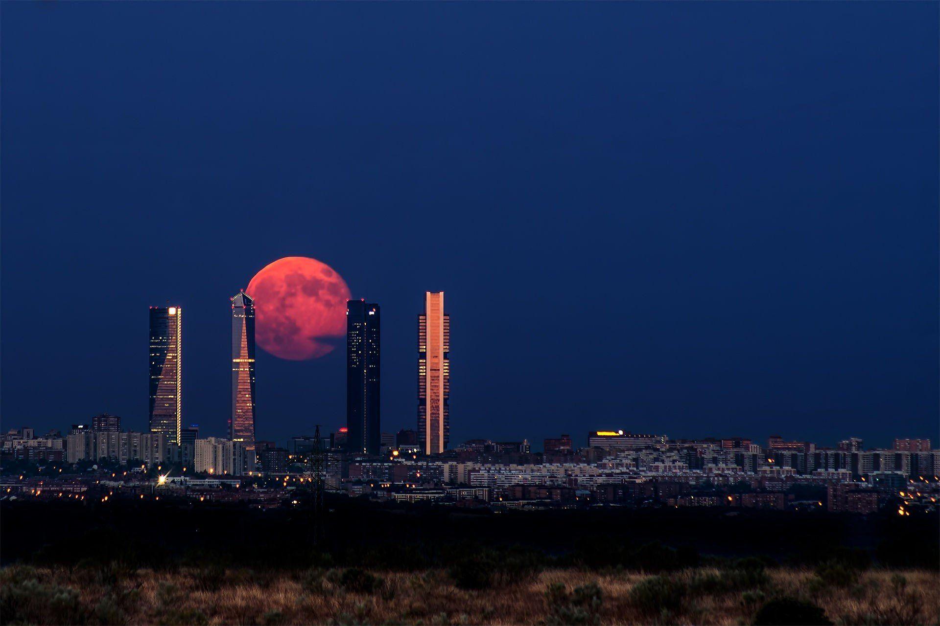1920x1280 skyscraper, Moon, Madrid HD Wallpaper .
