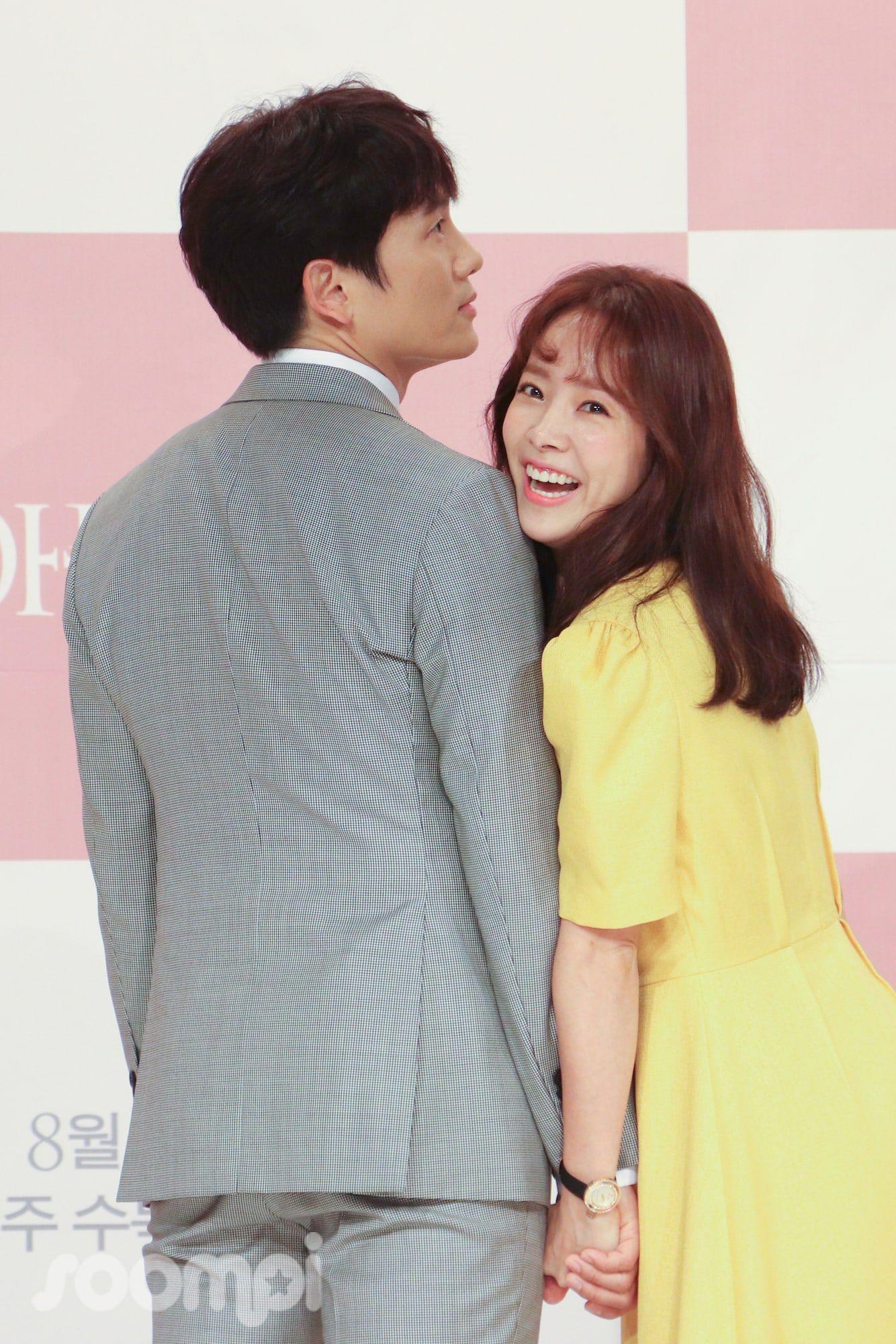 1334x2000 Exclusive: “Familiar Wife” Cast Talks .