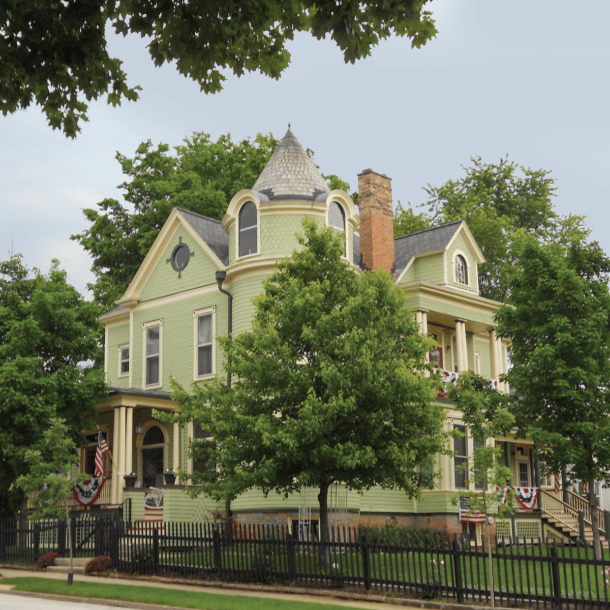 1200x1200 The Queen Anne: Victorian Architecture .