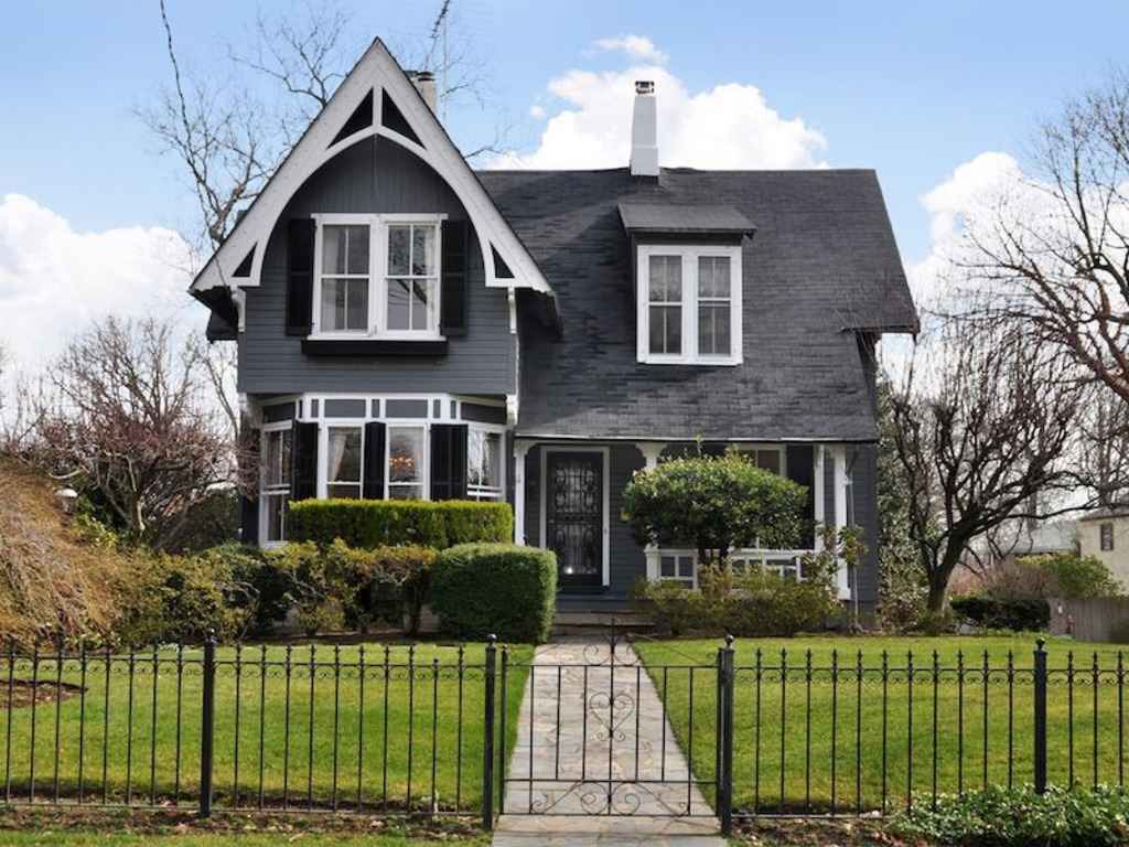 1024x768 Modern Black Victorian House .