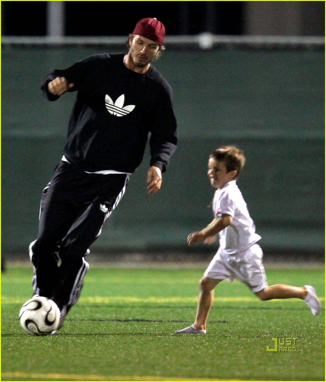 1043x1222 Cruz Beckham, David Beckham, Romeo .m.