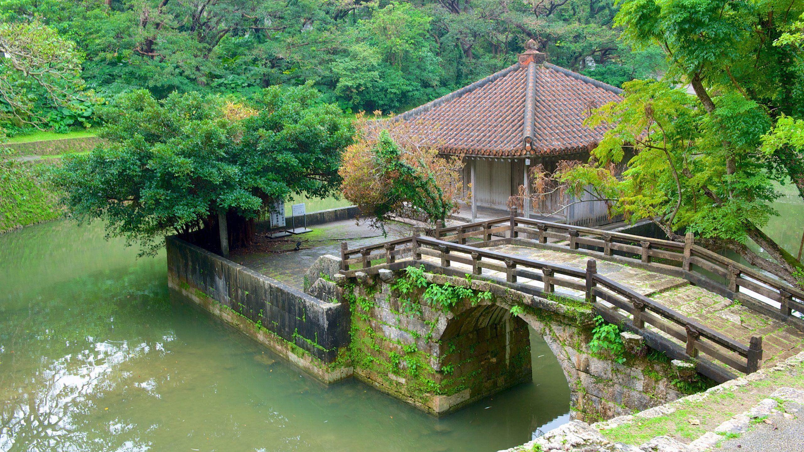 2560x1440 Shurijo Castle in Okinawa .