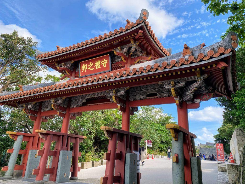 1024x768 Ruined Shuri castle and izakaya 首里城 .