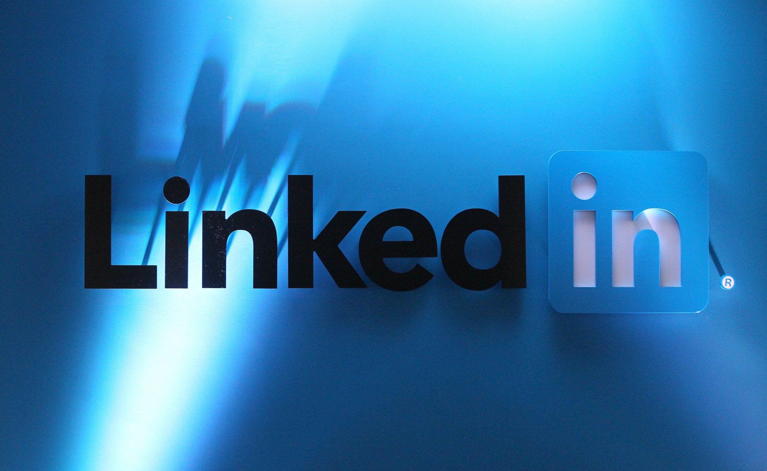 2440x1500 LinkedIn Desktop Background .