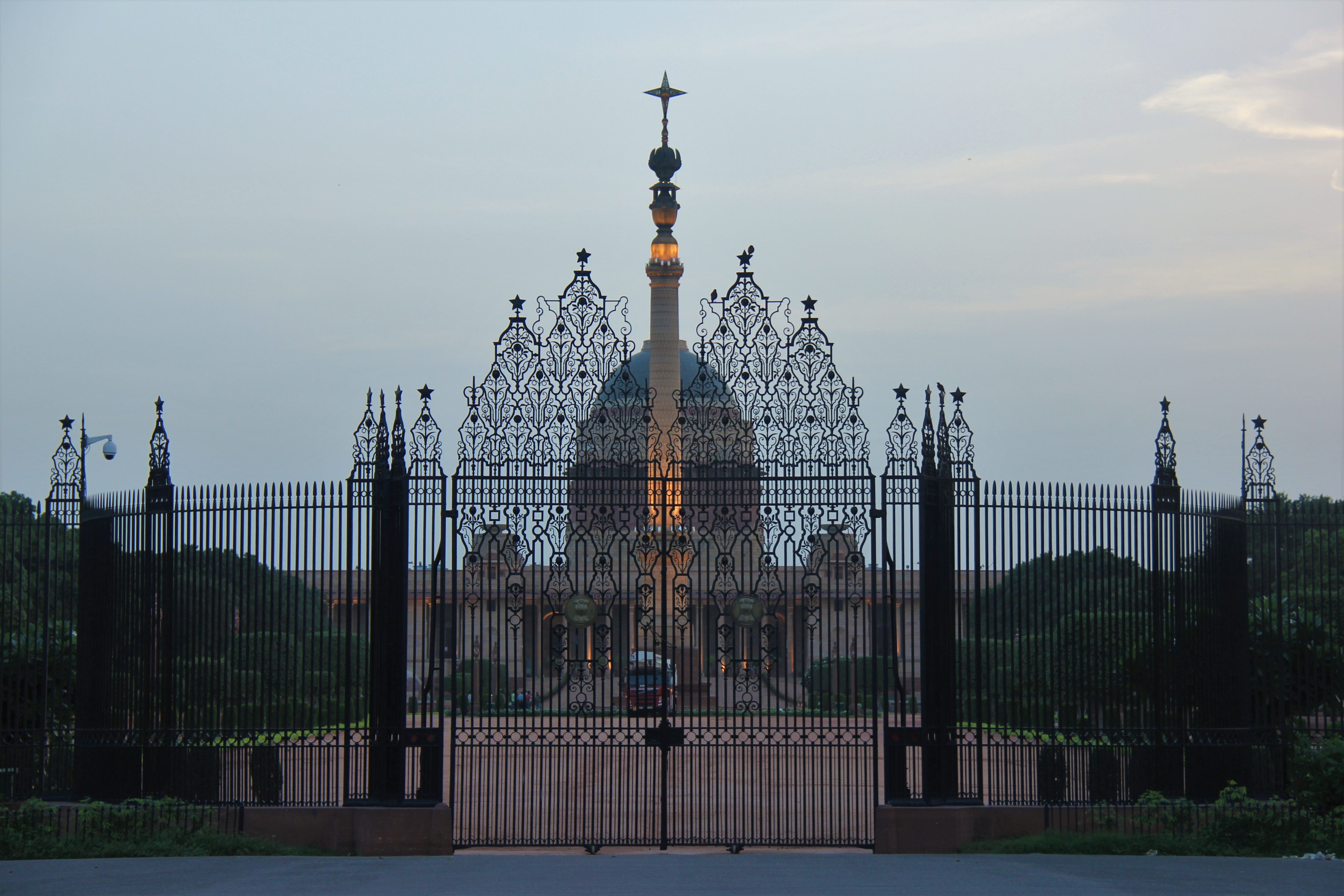 5027x3351 Rashtrapati Bhavan gate close