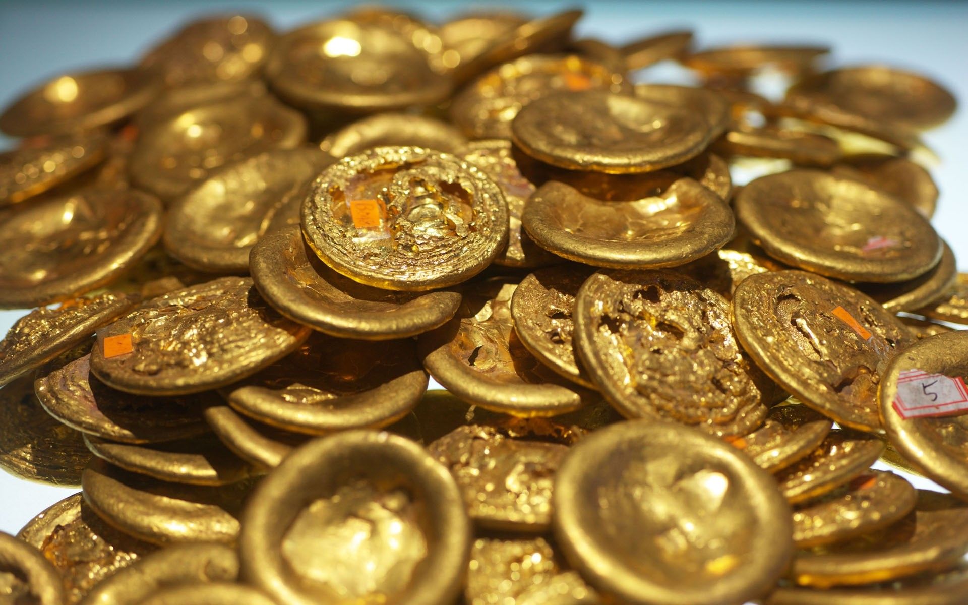 1920x1200 Old Chinese Gold