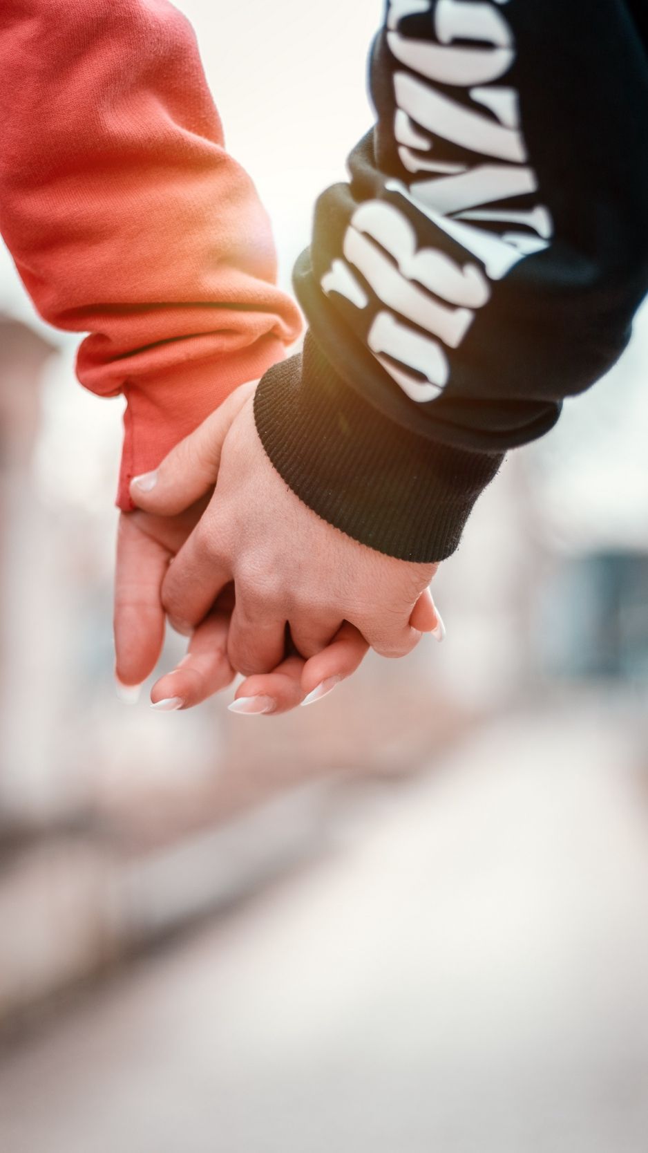 938x1668 Couples Hand Wallpaper